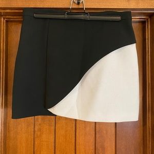 Women's BCBG Maxazria Black and White Mini Skirt Business Casual Size Medium
